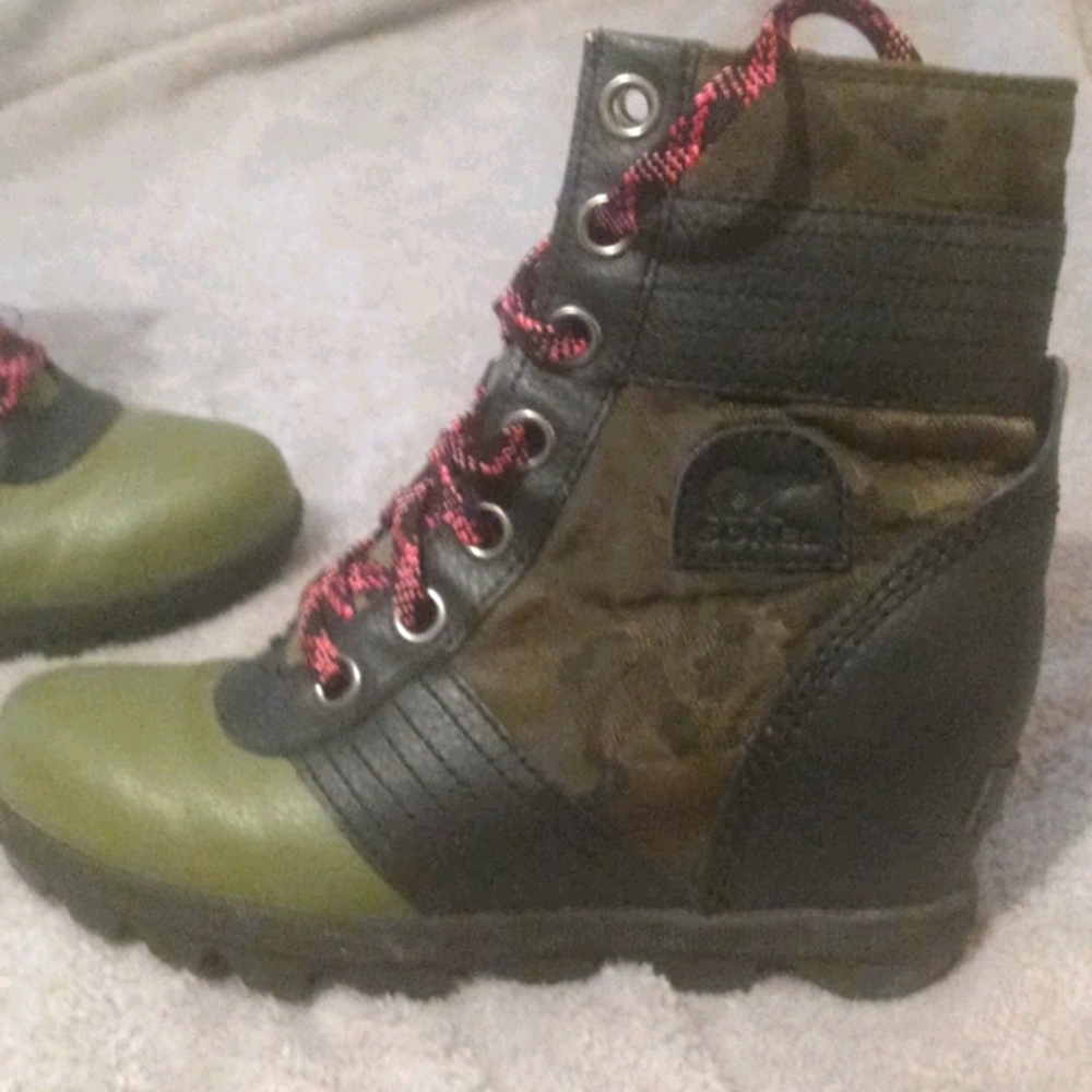 Kid's Lexie Wedge Camo Boots - Hiker Green
